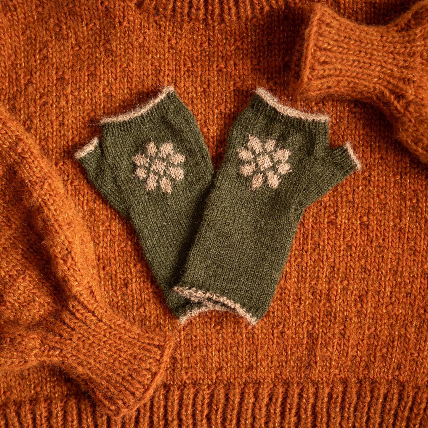 Flower Fingerless Gloves - Green