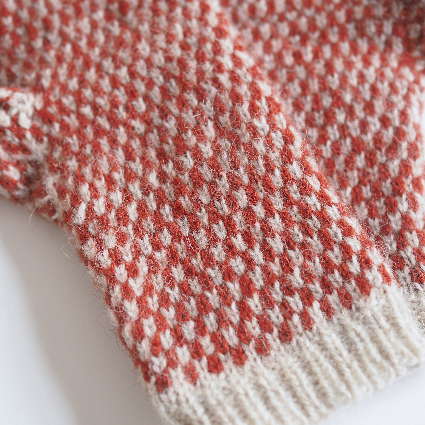 Peerie Mittens - Rust/White
