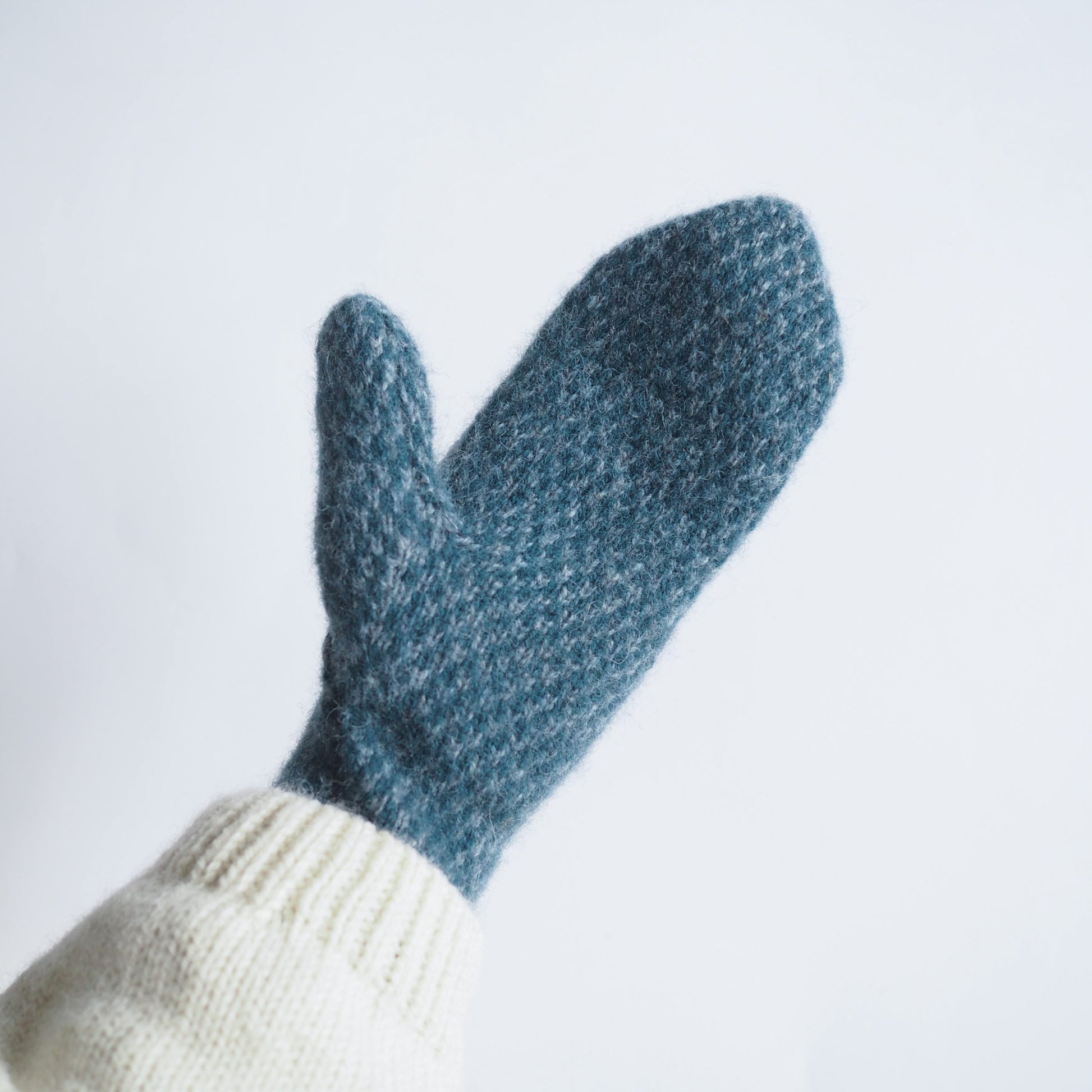 Peerie Mitts image 1